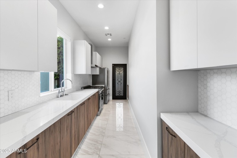 Prep Kitchen/Butlers Pantry