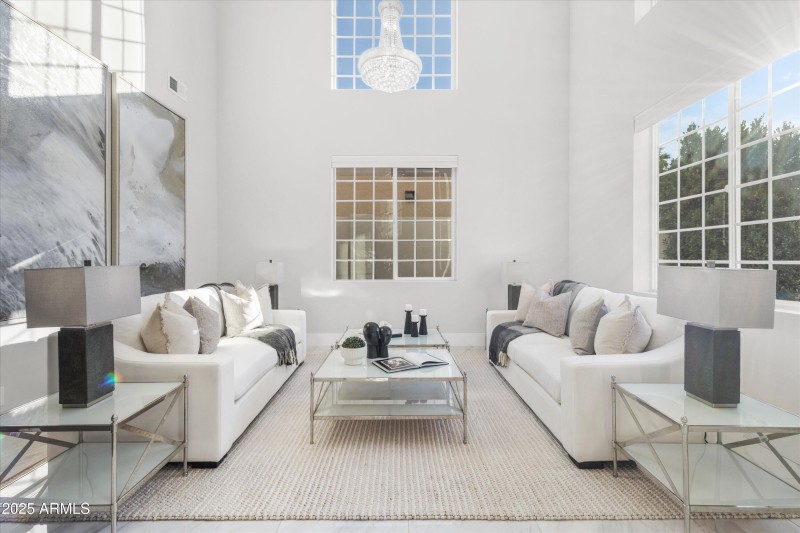 20' Floor to ceiling windows