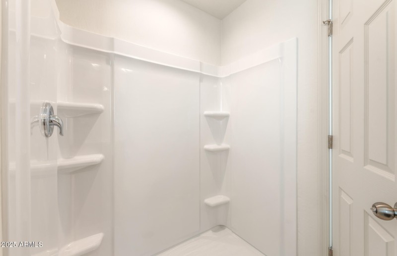 16 - Owner Shower
