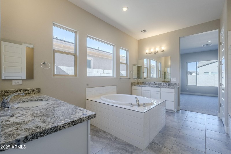 20-web-or-mls-Ocotillo-20
