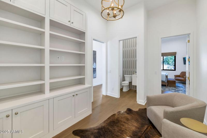 4147 E Clarendon Ave-large-024-034-4147