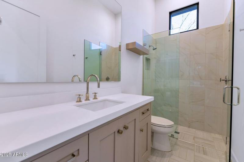 4147 E Clarendon Ave-large-026-032-4147