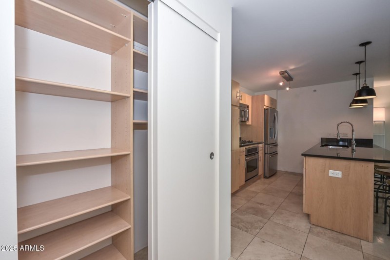 Kitchen-Pantry