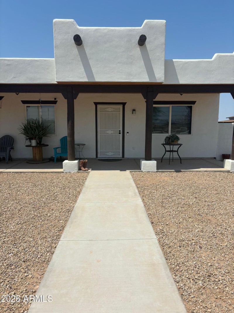 FRONT HOUSE 2