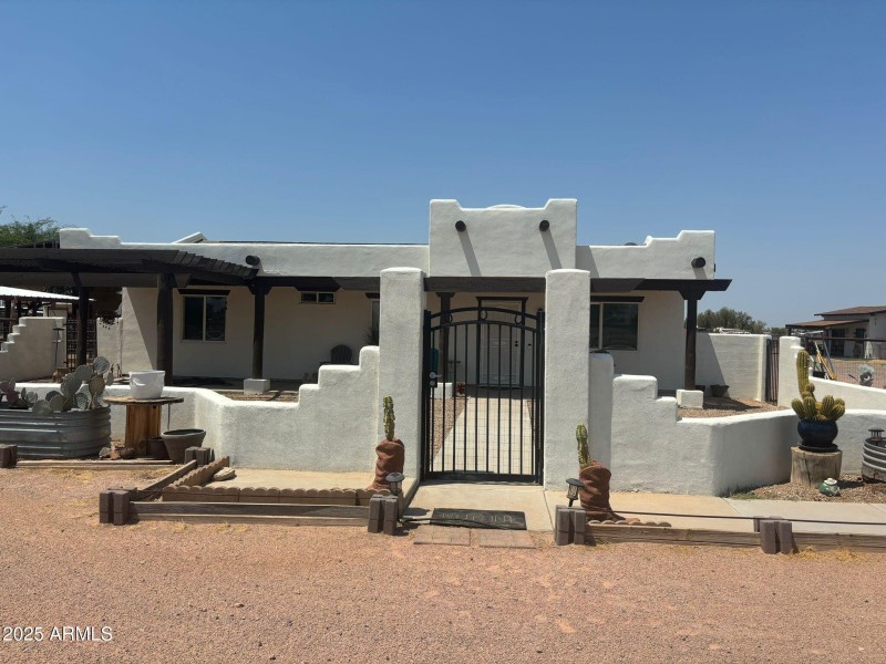 FRONT HOUSE 3