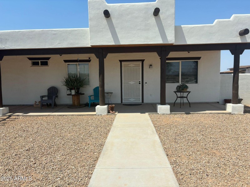 FRONT HOUSE 4