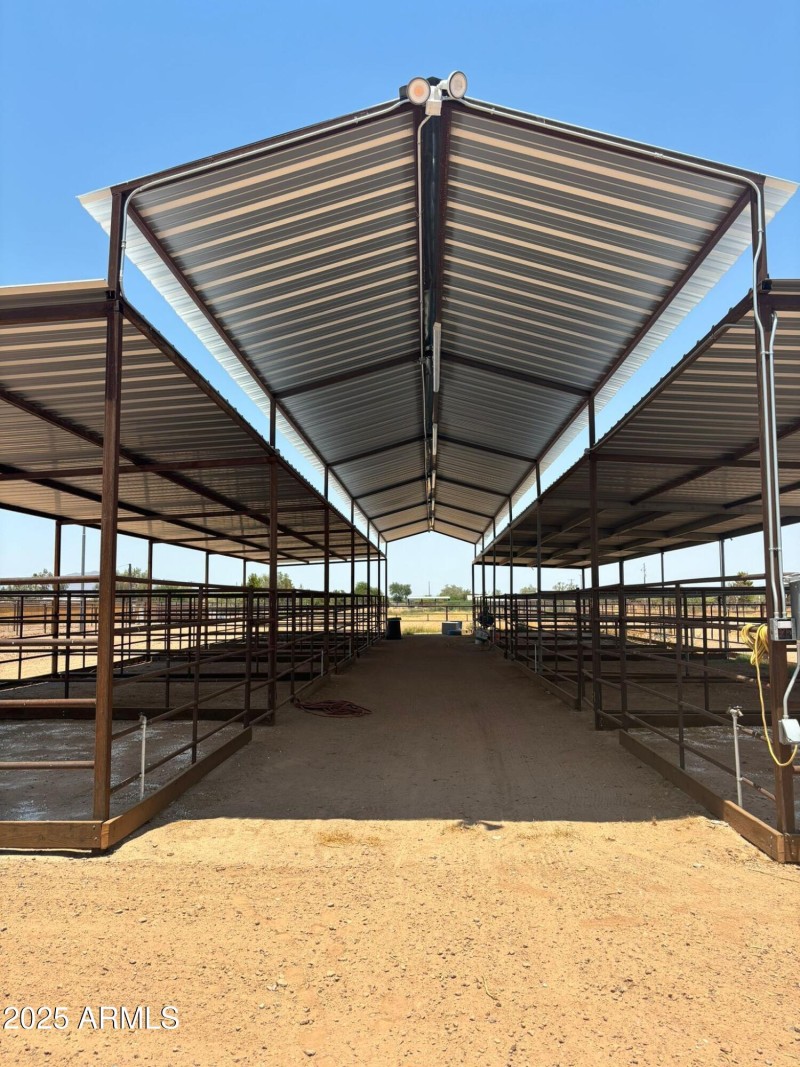 HORSE STALL 3