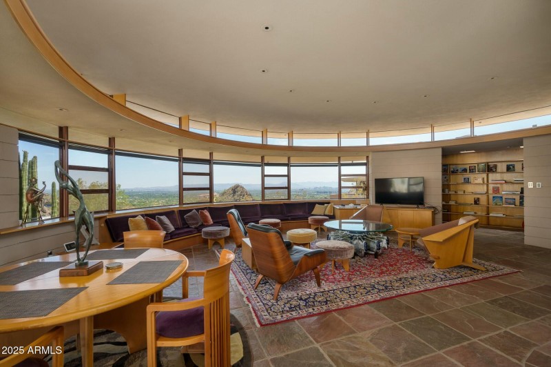 Family & dining area