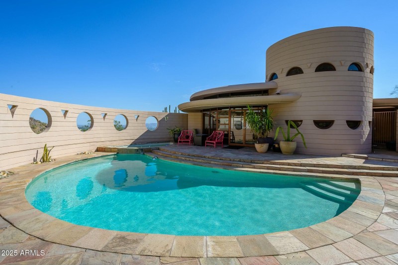 Private pool