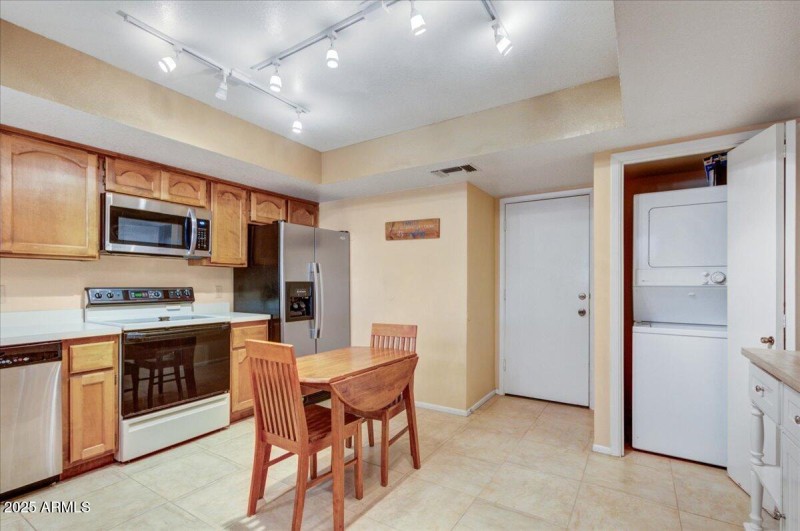 08-Kitchen