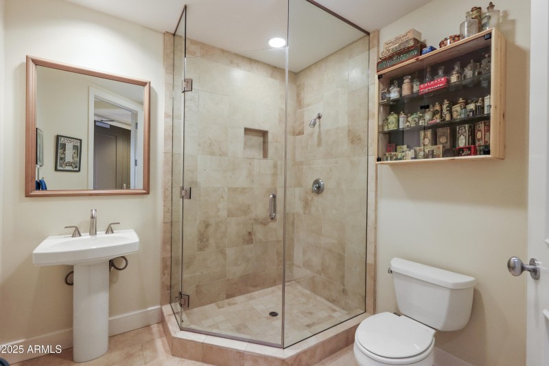 OFFICE/BR BATH