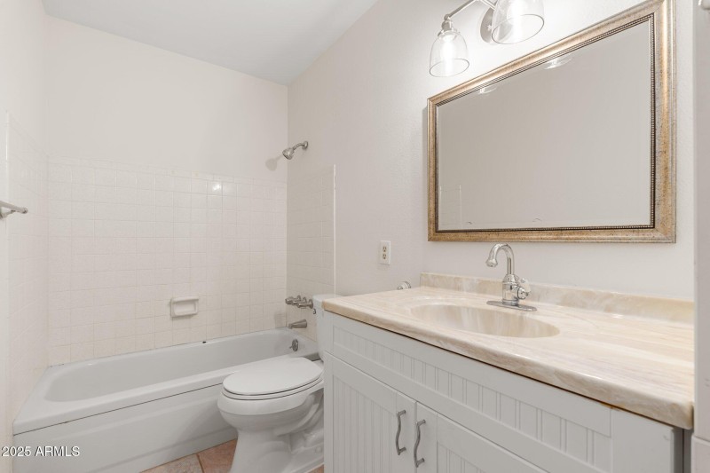 8241 N Central Ave UNIT 11 - 12