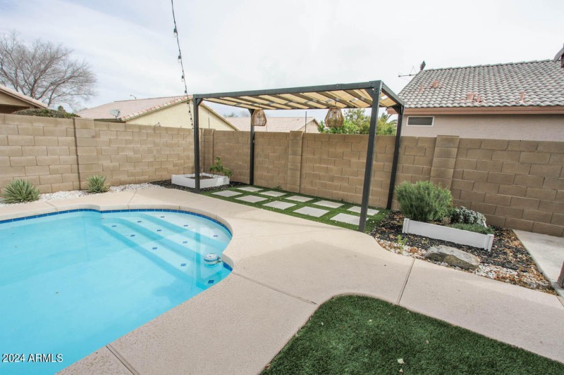 13558 W Saguaro Ln-6