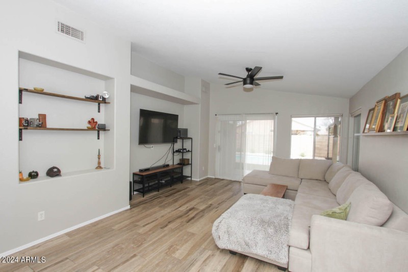13558 W Saguaro Ln-18