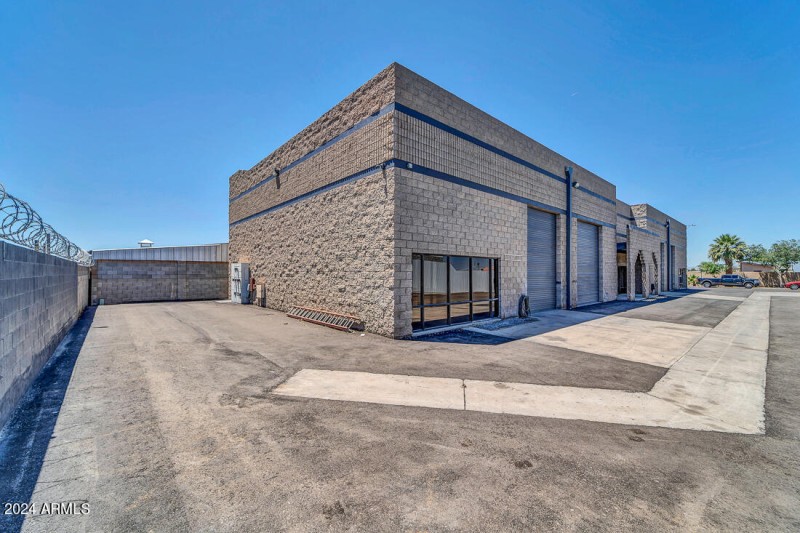 7809 N 68th Ave-10