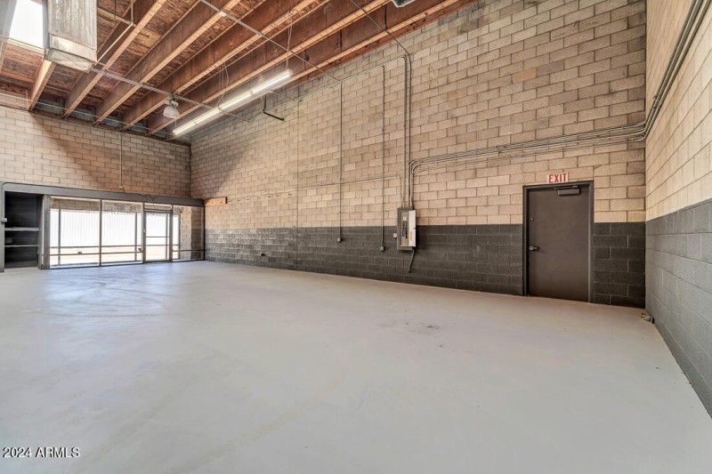 7809 N 68th Ave-25