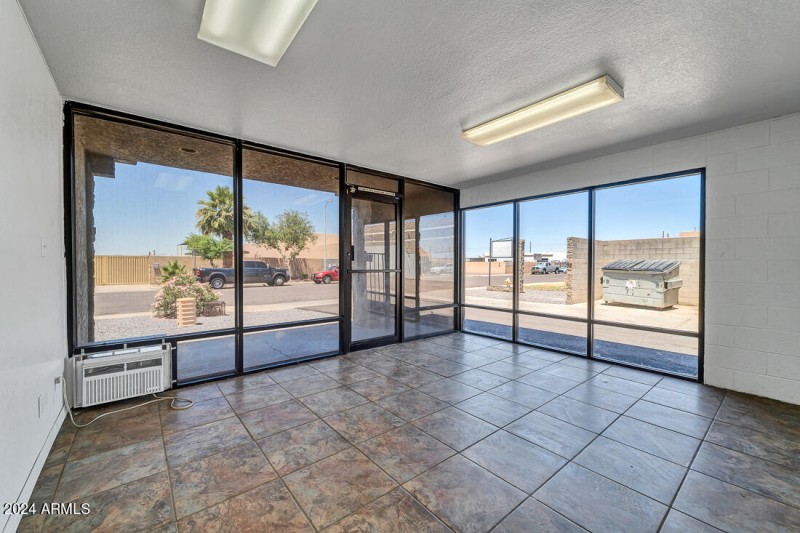 7809 N 68th Ave-13