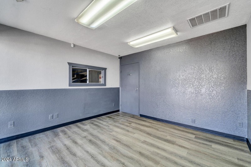 7809 N 68th Ave-17