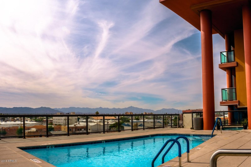 5TH FLOOR HEATED POOL