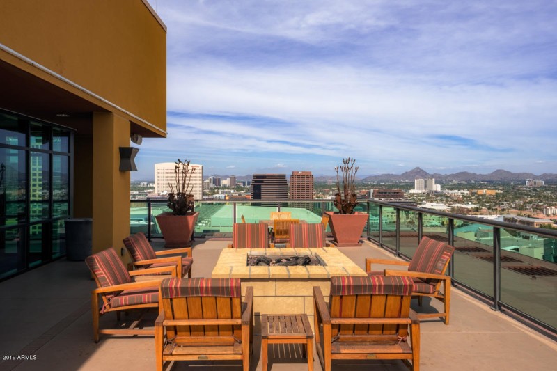ROOF TERRACE CLUBHOUSE FIRE PIT