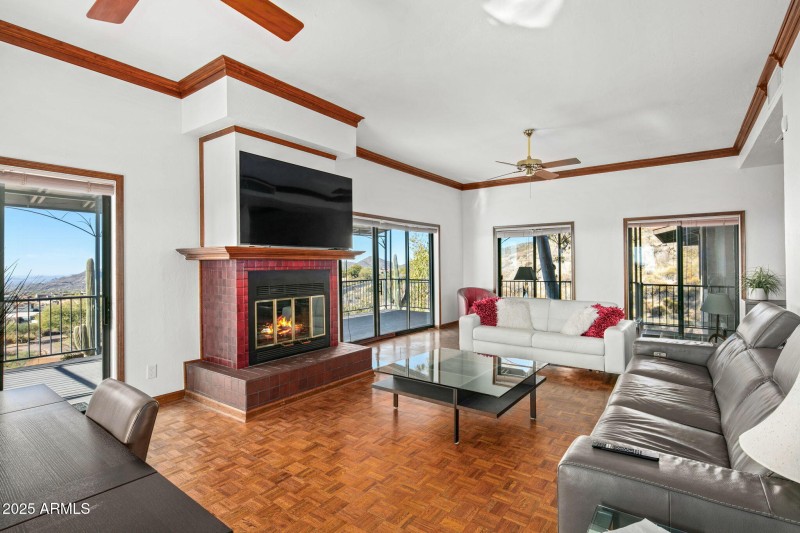007_Living Room