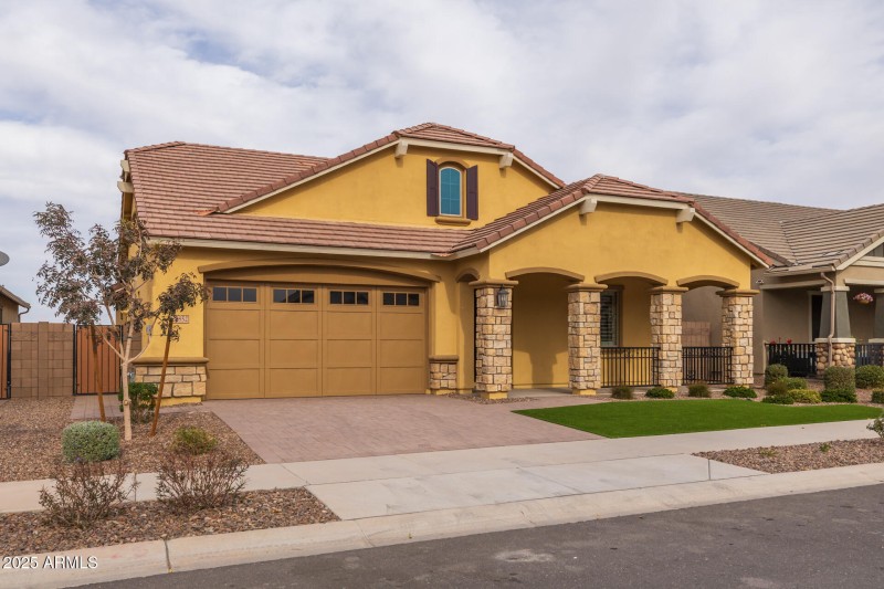 1a)FRONT OF HOME