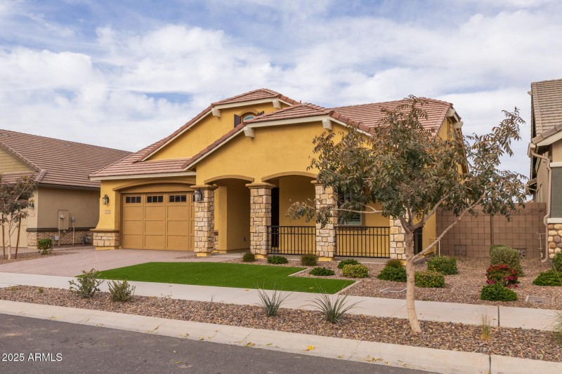 2)FRONT OF HOME