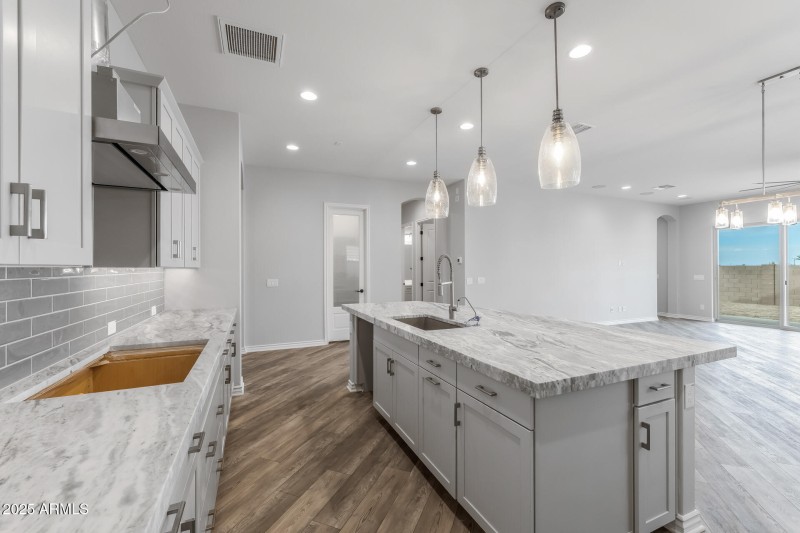 11)KITCHEN