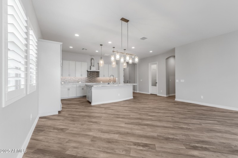 15)KITCHEN