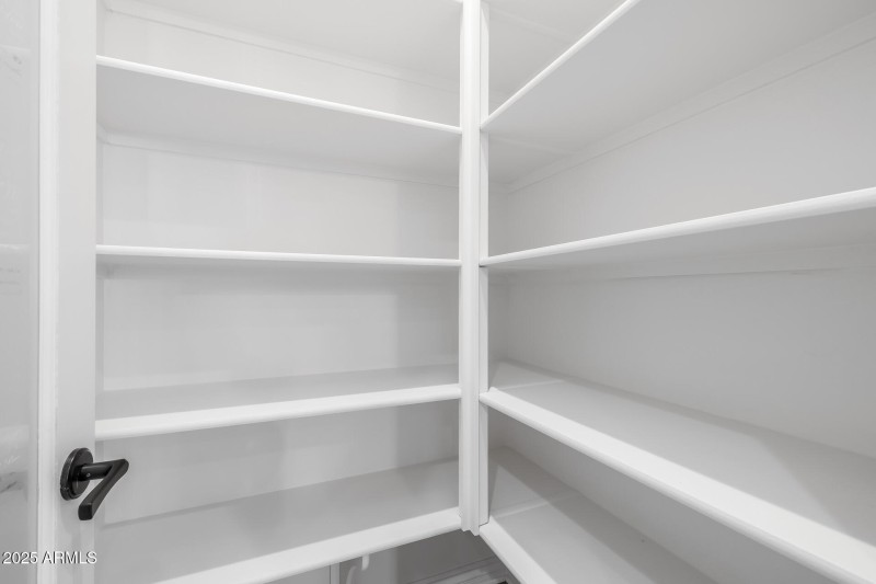 26)PANTRY