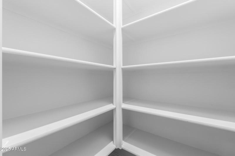 28)CLOSET