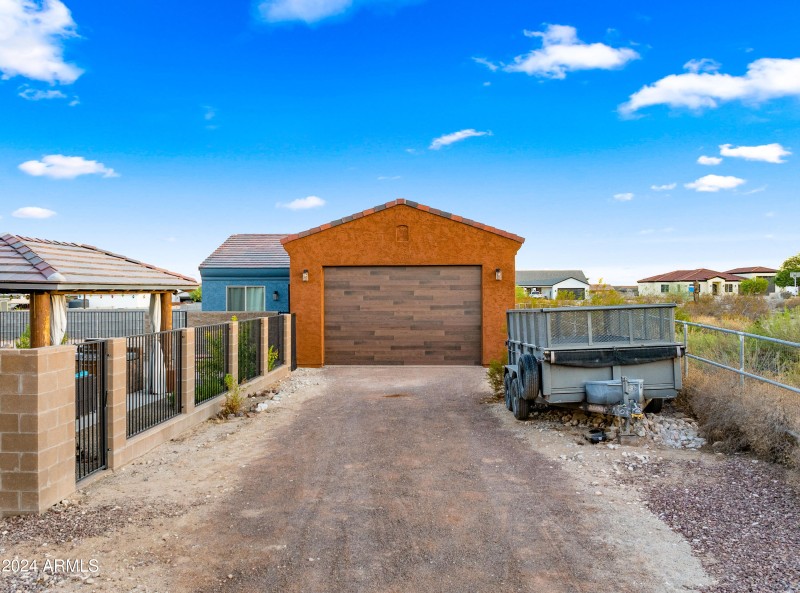 Guest House Garage