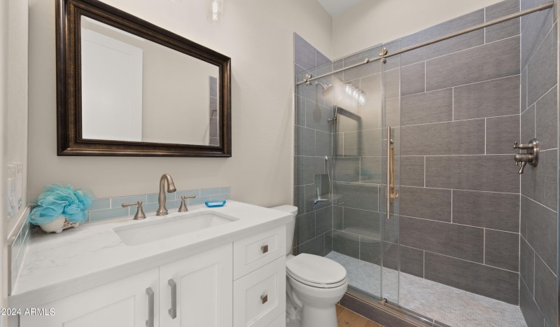 GUEST HOUSE Full Bathroom