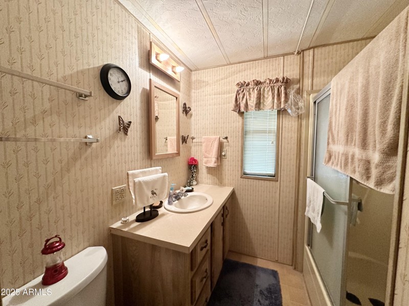 SIZABLE VANITY