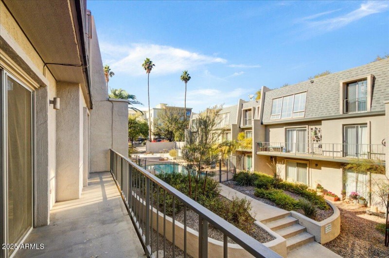 13-Full Length Balcony