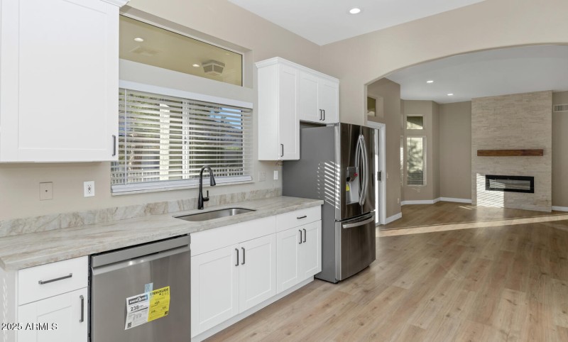 22110 N Lobo Ln-large-009-004-22110 N Lo