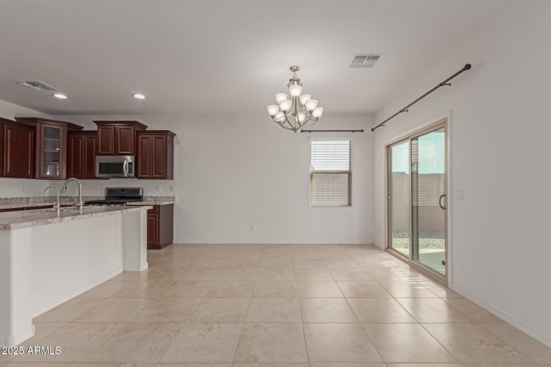 09 Kitchen/Dining