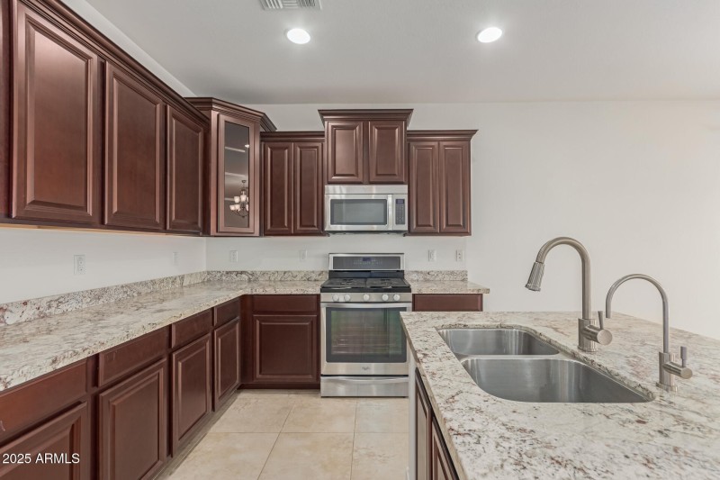 06 Kitchen