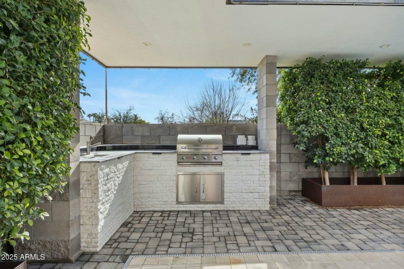 Outdoor Kitchen