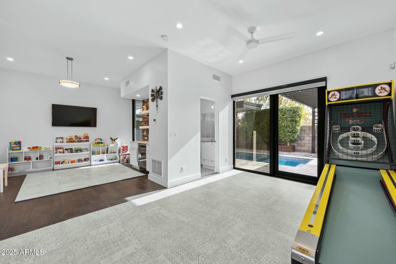 Pool Suite