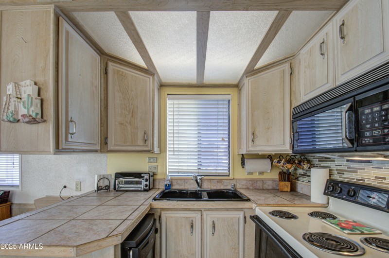 Kitchen 8