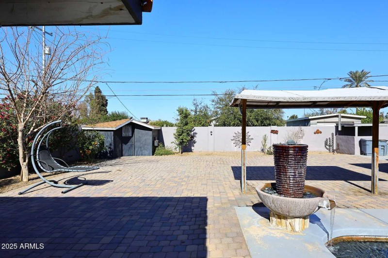 Pool-Water Feature