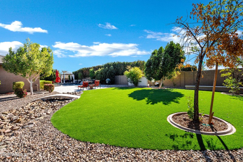 1783 E Desert Broom Pl-31