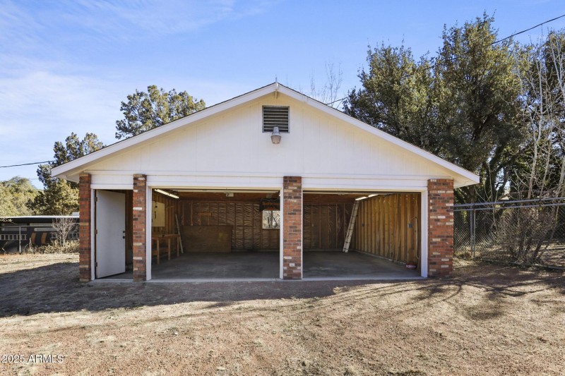 Detached 2 Car Garage