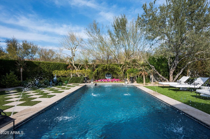 Pool W Deck Jets