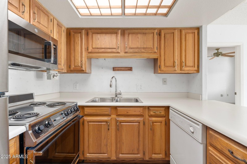 10330 W Thunderbird Blvd APT C119 - 03