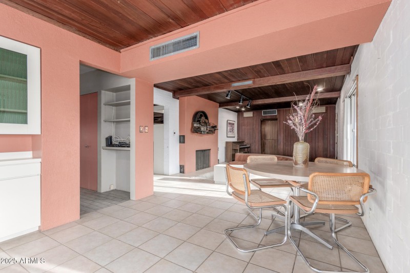 2107 N Campo Allegre Dr