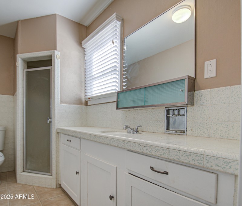 Bathroom 2-pic 2