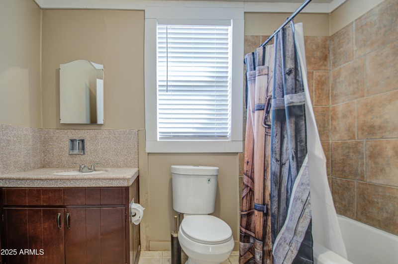 Bathroom 3-pic 1