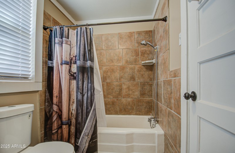 Bathroom 3-pic 2
